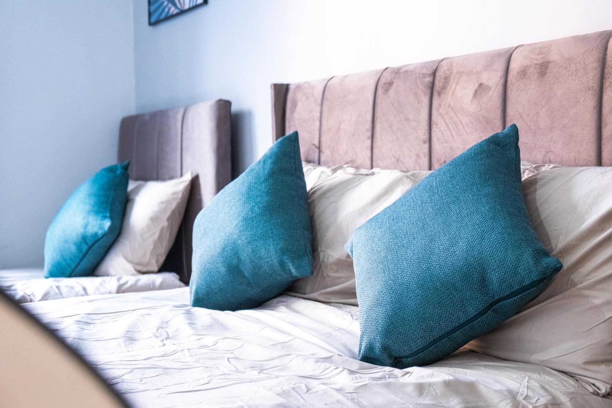 City Centre Emerald Escape - Sleeps-6, 2Beds & 2Baths , Netflix , Free Internet Birmingham Buitenkant foto