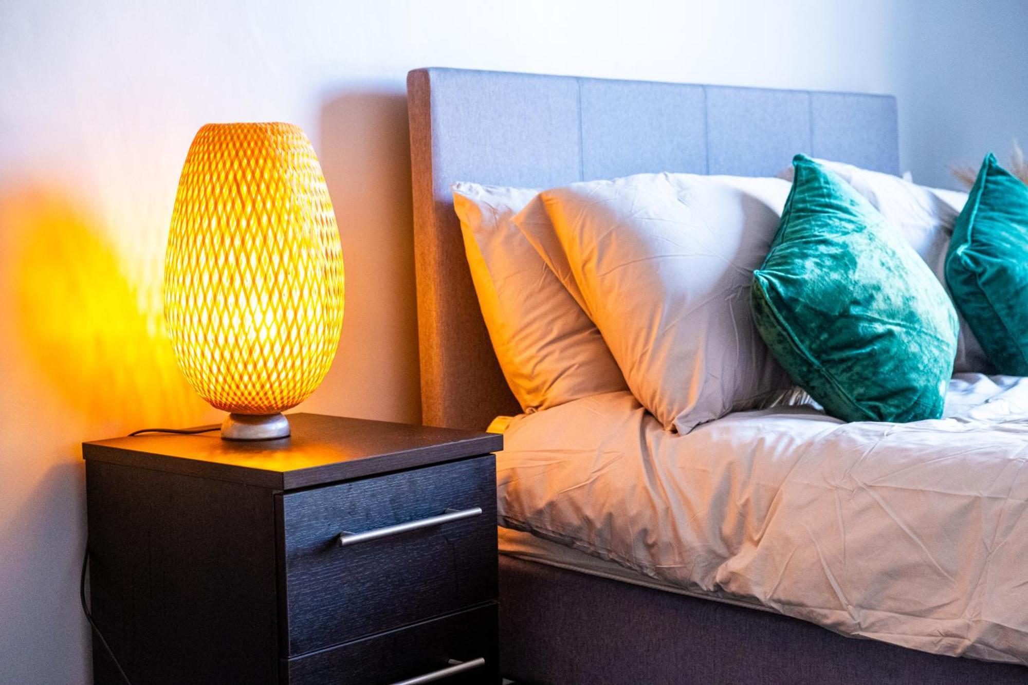 City Centre Emerald Escape - Sleeps-6, 2Beds & 2Baths , Netflix , Free Internet Birmingham Buitenkant foto