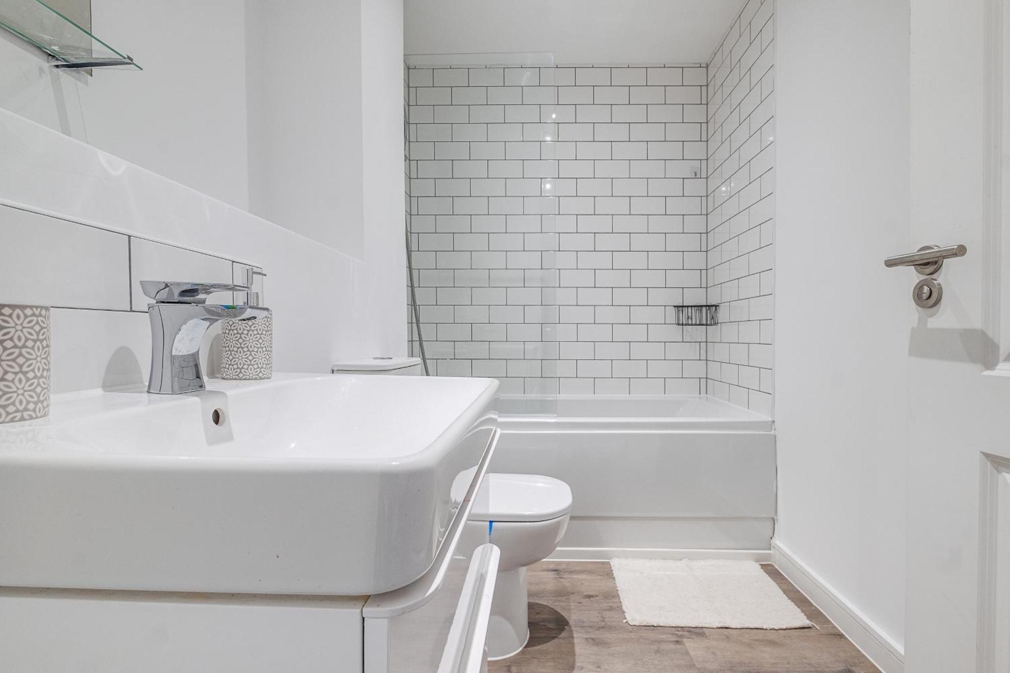 City Centre Emerald Escape - Sleeps-6, 2Beds & 2Baths , Netflix , Free Internet Birmingham Buitenkant foto