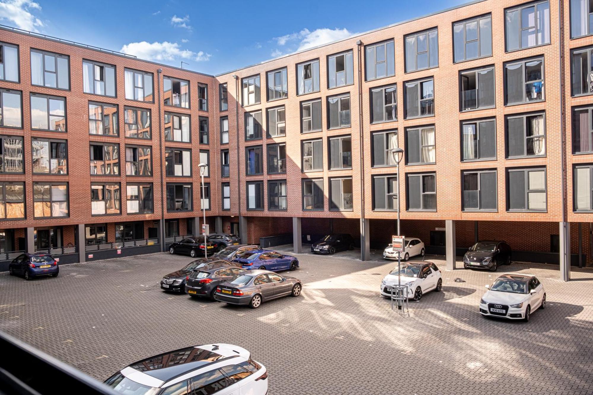 City Centre Emerald Escape - Sleeps-6, 2Beds & 2Baths , Netflix , Free Internet Birmingham Buitenkant foto