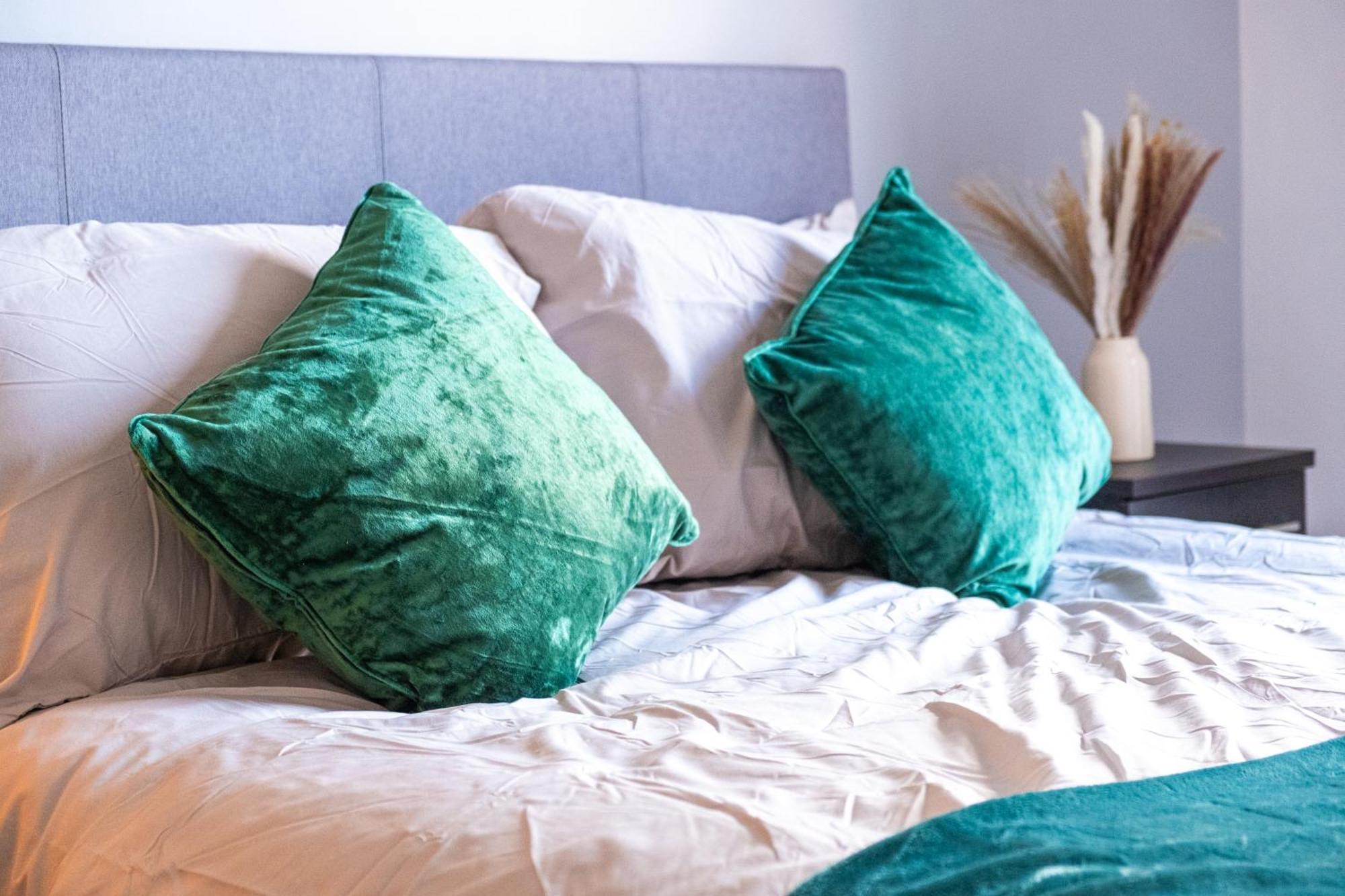 City Centre Emerald Escape - Sleeps-6, 2Beds & 2Baths , Netflix , Free Internet Birmingham Buitenkant foto