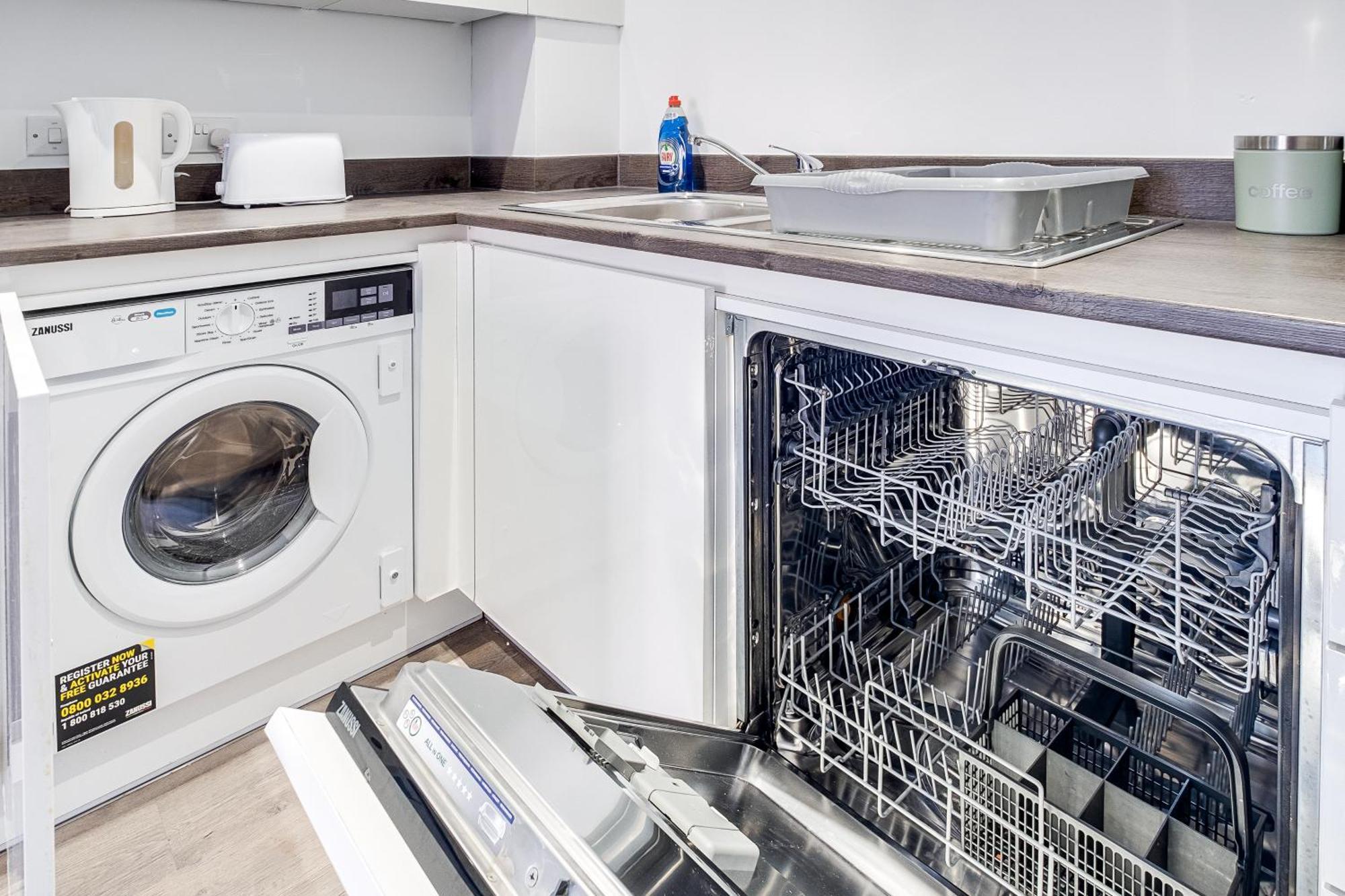 City Centre Emerald Escape - Sleeps-6, 2Beds & 2Baths , Netflix , Free Internet Birmingham Buitenkant foto